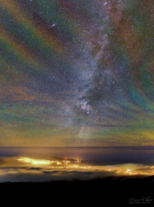 Rainbow Bands of Airglow in Gravity Waves above Pico Island